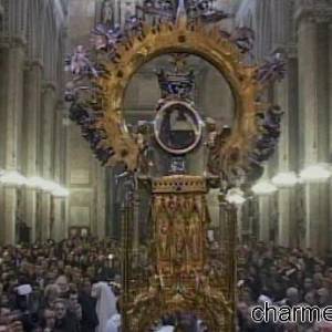 Celebrazione durante il miracolo di San Gennaro
