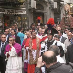 Corteo religioso durante le celebrazioni per il miracolo di San Gennaro