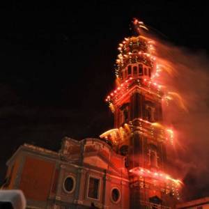 ncendio del campanile della Chiesa del Carmine per la festa alla Madonna Bruna