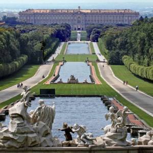 reggia di caserta dalla fontana