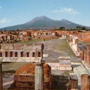 Il sito archeologico di Pompei con il Vesuvio sullo sfondo