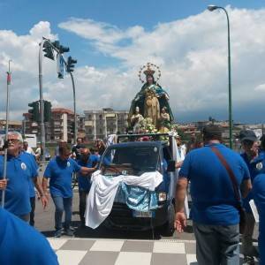 La Madonna delle Vergini portata in processione