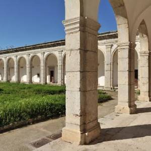 Capri, i colonnati interni della Certosa di San Giacomo