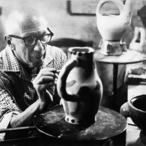 Picasso che lavora la ceramica