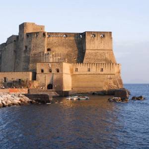 La mole di Castel dell’Ovo