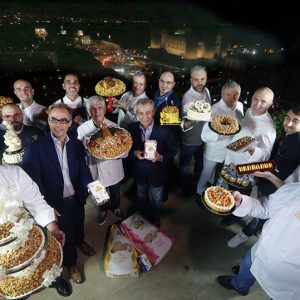 I maestri pasticcieri  interpretano i dolci napoletani delle feste: gli struffoli